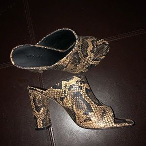 Vince snake embossed leather sandal size 10